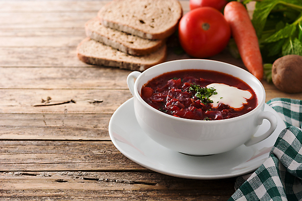 포토 JPG 해외이미지 전통 접시 음식 다이어트 토마토 재료 탁자 휴가 감자 건강 마늘 요리 사람없음 목재 빨간색 주방 축제 저녁식사 시골 축하 사발 수프 준비 베이컨 레시피 점심식사 고립 독립 러시아인 비트 우크라이나 전국 해외포토 서양인 나무 식기 유럽 컬러 가구 컨셉 채소 돼지고기 식사 사기그릇 파일형식 이미지허브