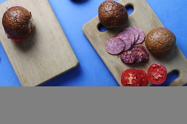 포토 JPG 해외이미지 종이 음식 백그라운드 토마토 채소 재료 부분 탁자 양파 치즈 샌드위치 육류 돼지고기 스테이크 요리 사람없음 빨간색 우주 식사 저녁식사 소고기 햄버거 흰색 시골 신선 아침식사 상품 상추 바비큐 준비 유기농 날것 만들기 레시피 후추 점심식사 다진 방법 번 생식 해외포토 웰빙 빵 컬러 가구 식재료 모션 유제품 패스트푸드 서양음식 향신료 파일형식 이미지허브