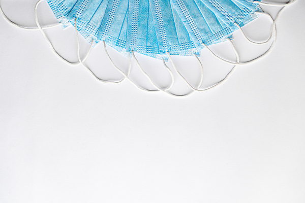 포토 JPG 해외이미지 얼굴 백그라운드 유니폼 건강 병원 가면 안전 사람없음 파란색 약 고통 장비 의사 흰색 입 수술 오염 바이러스 보호 질병 위험 일회용 오브젝트 레이아웃 예방 감염 외과 고립 돌봄 위생관리 인플루엔자 전염병 필터 플랫레이 해외포토 옷 감정 컬러 컨셉 의학 모션 관리 신체부위 치료 의료진 플랫 파일형식 이미지허브