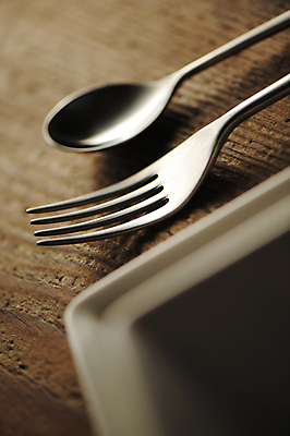 포토 JPG 해외이미지 포크 탁자 호텔 실내 사람없음 빛 인테리어 금속 숟가락 우아함 은색 소프트포커스 철강 해외포토 식기 디자인 컬러 가구 컨셉 재질 숙소 촬영기법 수저 내부 파일형식 이미지허브
