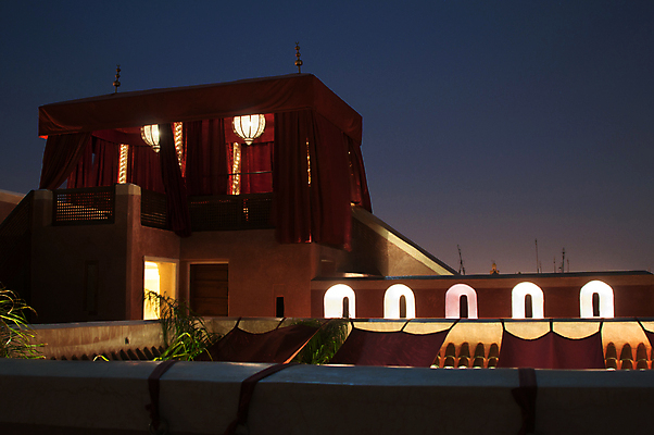 포토 JPG 해외이미지 여행 쿠션 의자 건축양식 베개 아프리카 호텔 주택 텐트 동양인 사람없음 내부 건물 장식 식사 저녁식사 카펫 침실 방 역사 고급 야간 저녁 큼 오두막 빌라 모로코 옛날 스타일 해외포토 자연요소 건축물 건축 나라 가구 컨셉 침구 숙소 캠핑도구 인종 크기 파일형식 이미지허브