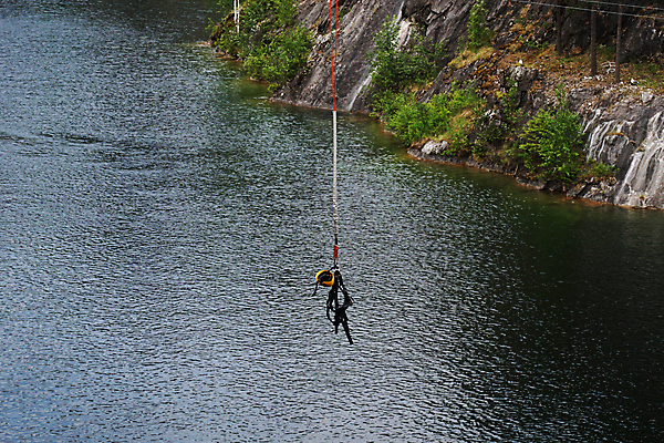 포토 JPG 해외이미지 옷 계절 호수 여행 백그라운드 자국 자연 휴가 산 사람없음 야외 초록색 물 강 뷰티 여행객 하이킹 장비 젖음 흰색 개울 숲 헬멧 러시아 내추럴 건너기 넘어짐 터키석 하이커 해외포토 자연요소 유럽 컬러 모션 레저 사람 보호장비 보석 생태계 파일형식 이미지허브