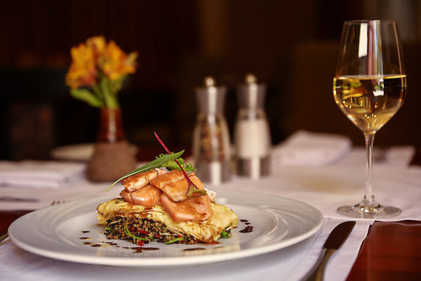 포토 JPG 해외이미지 전통 접시 음식 주택 어류 요리 사람없음 장식 식당 식사 저녁식사 미국 식탁보 기구 그릴 은색 강의 배열 허브 메인 준비 레시피 훈제 남쪽 설정 점심식사 송어 페루 해외포토 식물 식기 컬러 북아메리카 주방용품 건물 상점 수중동물 남아메리카 방향 파일형식 이미지허브