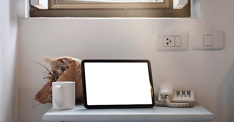 포토 JPG 해외이미지 템플릿 여자 인터넷 비즈니스 통신 모바일 직장 사람 사람없음 노트북 스마트폰 핸드폰 컴퓨터 사무실 알약 우주 스크린 웹 공백 터치 흰색 잡기 업무 휴대용 사이버 무선전화기 스마트 책상 전자 보여주기 패드 거짓 고립 터치스크린 목업 해외포토 컬러 가구 컨셉 회사 모션 전자제품 스마트기기 약 작업 전화기 오브젝트 파일형식 이미지허브