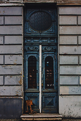 포토 JPG 해외이미지 전통 디자인 얼굴 벽 백그라운드 건축양식 날씨 출입구 주택 프레임 자물쇠 손잡이 미술 사람없음 건물 목재 장식 파란색 갈색 머리 문 금속 어둠 수확 골동품 흰색 도시 철 입장 묘사 시작 질감 대문 문고리 목각 그런지 노크 옛날 스타일 해외포토 나무 건축물 건축 컬러 농업 재료 재질 문화예술 신체부위 파일형식 이미지허브