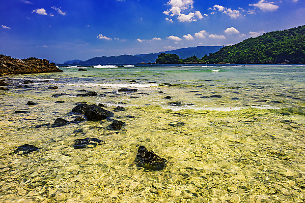 포토 JPG 해외이미지 나무 식물 아시아 모래 파도 바다 섬 여행 하늘색 백그라운드 자연 하늘 휴가 휴식 풍경 사람없음 야외 초록색 물 여름 파란색 뷰티 맑음 침묵 바위 흰색 전원 뜨거움 숲 언덕 휴양지 인도네시아 석호 이국적 파라다이스 해외포토 자연요소 계절 나라 컬러 컨셉 날씨 소리 장소 돌_바위 전기에너지 생태계 파일형식 이미지허브