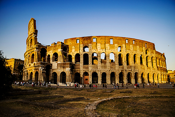 포토 JPG 해외이미지 주간 건축물 여자 남자 건축양식 풍경 여러명 성인 야외 이탈리아 군중 큼 로마 콜로세움 성인만 해외포토 자연요소 건축 유럽 다수 사람 크기 파일형식 이미지허브
