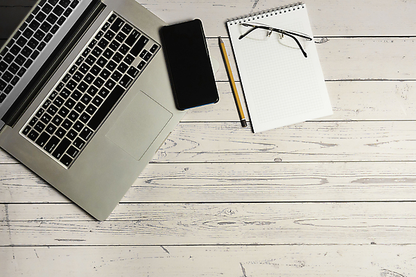 포토 JPG 해외이미지 식물 디자인 종이 안경 커피 백그라운드 컨셉 인터넷 비즈니스 탁자 모바일 주택 직장 사람없음 목재 컵 노트북 스마트폰 핸드폰 컴퓨터 사무실 알약 연필 펜 우주 디지털 쪽지 공책 공백 머그컵 흰색 키보드 업무 작업실 플랫 디자이너 책상 위치 온라인 프리랜서 해외포토 나무 직업 식기 잡화 음료 컬러 가구 회사 재료 문구용품 학용품 건물 전자제품 스마트기기 필기구 약 작업 파일형식 이미지허브