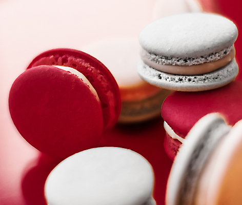 포토 JPG 해외이미지 디저트 실내 사람없음 아웃포커스 달콤 마카롱 빨간배경 해외포토 음식 백그라운드 촬영기법 내부 빨간색 맛 파일형식 이미지허브