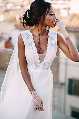 포토 JPG 해외이미지 여자 신부 웨딩드레스 흑인 결혼식 한명 상반신 성인 야외 앞모습 성인여자한명만 웨딩촬영 해외포토 서양인 1 드레스 뷰포인트 결혼 사람 기념사진 여자한명만 성인여자만 파일형식 이미지허브