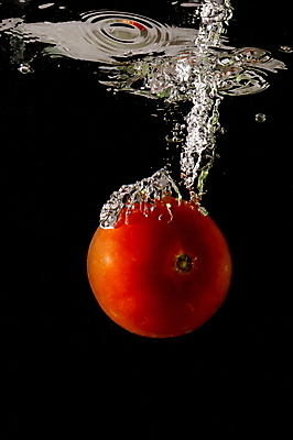 포토 JPG 해외이미지 계절 음료 음식 파도 백그라운드 다이어트 토마토 채소 모션 자연 검은배경 건강 사람없음 빨간색 물 빛 검은색 어둠 주스 거품 폭포 젖음 에너지 신선 액체 맛 떨어짐 상품 유기농 건강식 내추럴 고립 숙성 스플래쉬 맛있는 해외포토 자연요소 웰빙 바다 컬러 컨셉 생태계 파일형식 이미지허브