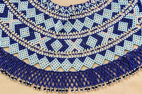 포토 JPG 해외이미지 전통 라이프스타일 디자인 꽃 문화 백그라운드 컨셉 패턴 목걸이 휴가 미술 여러명 사람없음 장식 빨간색 파란색 빛 컬러풀 유행 수확 직물 바늘 보석 구슬 오브젝트 질감 자수 기하학 고립 구슬장식 핸드메이드 스타일 해외포토 식물 컬러 다수 무늬 농업 장신구 문화예술 사람 생활 도구 광석 파일형식 이미지허브