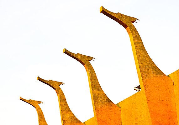 포토 JPG 해외이미지 전통 아시아 종교 문화 불교 건축양식 태국 휴가 미술 동양인 사람없음 야외 목재 장식 노란색 궁전 흰색 사찰 보트 역사 황금 고급 방콕 운하 군함 고립 솜씨 이국적 해외포토 나무 건축 나라 컬러 컨셉 고건축 배_교통 재료 종교건축 문화예술 인종 해군 파일형식 이미지허브