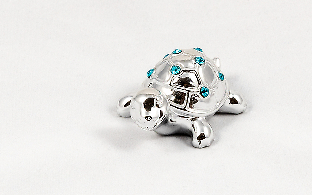 포토 JPG 해외이미지 백그라운드 추상 선물 사람없음 장식 빛 뷰티 머리 유행 금속 회색 바위 흰색 화려 고급 우아함 거북이 은색 보석 오브젝트 고립 부적 스타일 해외포토 컬러 컨셉 무늬 파충류 재질 신체부위 돌_바위 광석 파일형식 이미지허브