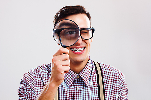 포토 JPG 해외이미지 스튜디오촬영 백인 학생 응시 교육 남자 행복 안경 과학 컨셉 돋보기 갈색머리 표정 한명 미소 성인 가로 잡기 유머 괴짜 검색 발견 구식 멍청이 지능 특별함 카피스페이스 해외포토 서양인 1 헤어스타일 시선 잡화 감정 모션 실내 사람 공백 파일형식 이미지허브