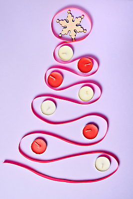 포토 JPG 해외이미지 나무 리본 종이 분홍색 백그라운드 크리스마스 겨울 패턴 추상 새로움 새해 나선형 사람없음 목재 크리스마스트리 보라색 눈송이 정상 심볼 위치 묵주 파스텔톤 미니멀리스트 해외포토 식물 계절 기념일 컬러 컨셉 무늬 재료 종교용품 눈_날씨 파일형식 이미지허브