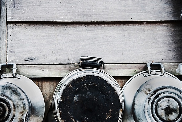 포토 JPG 해외이미지 전통 디자인 음식 벽 백그라운드 컨셉 가정 자연 주방용품 선반 주택 실내 매달리기 요리 사람없음 내부 목재 장식 세트 우주 주방 장비 수확 흰색 기구 도구 공구 시골 도자기 냄비 컨테이너 철 오브젝트 질감 복고 주걱 수납 내추럴 옛날 항목 스타일 해외포토 나무 산업 컬러 가구 생활용품 농업 재료 모션 건물 솥 생태계 파일형식 이미지허브