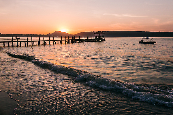 포토 JPG 해외이미지 호수 모래 바다 섬 여행 하늘 휴가 사람없음 물 태양 항구 일몰 만 방파제 캄보디아 지원 해외포토 자연요소 공공시설 아시아 교통시설 노을 파일형식 이미지허브