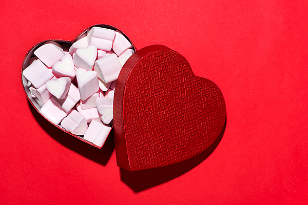 포토 JPG 해외이미지 실내 발렌타인데이 사람없음 오픈 달콤 가득함 담기 하트상자 마시멜로우 빨간배경 해외포토 백그라운드 모션 데이이벤트 디저트 내부 빨간색 상자 맛 파일형식 이미지허브