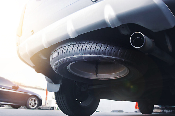 포토 JPG 해외이미지 스포츠 부분 교통시설 자동차 매달리기 사람없음 야외 햇빛 금속 검은색 기계 장비 도구 긴급 도움 바퀴 변화 플랫 가장자리 수리 주차 사건 고장 아래 오브젝트 서비스 타이어 고정 문제 고무 모터 유지 숨기 옛날 자동 철강 트러블 해외포토 육상교통 컬러 교통 컨셉 모션 재질 태양 둘레 방향 시설 위치 파일형식 이미지허브