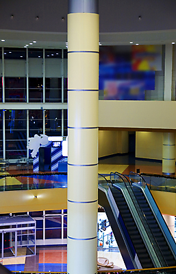 포토 JPG 해외이미지 디자인 포즈 비즈니스 건축양식 창문 교통시설 모션 유리 미래 바닥 실내 사람없음 건물 빛 쇼핑 사무실 반사 판매 걷기 계단 상점 도시 홀 복도 보행자 시장 고급 구매 엘리베이터 쇼핑몰 방향 진열장 장면 에스컬레이터 소매 빛망울 스타일 해외포토 건축물 건축 교통 컨셉 재질 내부 공간 시설 파일형식 이미지허브