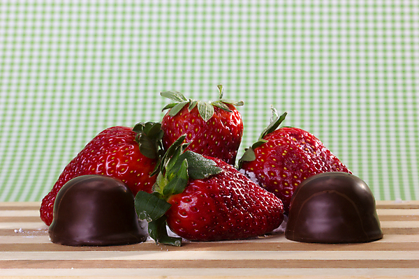 포토 JPG 해외이미지 계절 열매 음식 조각 백그라운드 다이어트 과일 딸기 디저트 건강 사람없음 빨간색 초록색 여름 초콜릿 봄 활발 신선 시장 달콤 맛 아침식사 작음 설탕 먹기 상쾌 유기농 칼로리 비타민 채식주의자 맛있는 해외포토 식물 웰빙 감정 컬러 컨셉 모션 식사 크기 채식 영양소 파일형식 이미지허브