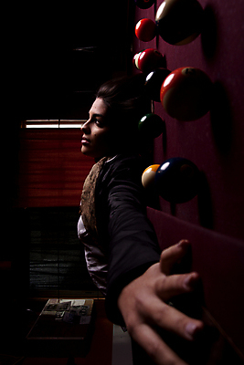 포토 JPG 해외이미지 백인 여자 여유 스포츠 공 놀이 탁자 휴식 실내 한명 사람 성인 내부 뷰티 유행 경쟁 게임 막대기 당구 클럽 신호 거짓말 플레이어 해외포토 서양인 1 감정 가구 컨셉 구기 파일형식 이미지허브