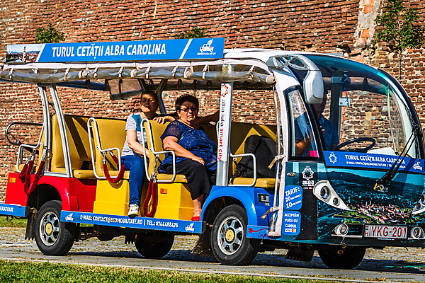 포토 JPG 해외이미지 공원 도로 여행 교통시설 자동차 휴가 거리 버스 사람 사람없음 야외 여름 도시풍경 여행객 운전 도시 오픈 생태계 정사각형 승객 방문 타운 생태학 자동 전기자동차 해외포토 도형 계절 공공시설 교육 길 육상교통 교통 모션 대중교통 풍경 시설 파일형식 이미지허브