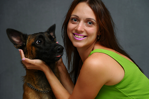 포토 JPG 해외이미지 동물 백인 모델 손 여자 행복 얼굴 중년 포옹 털 함께함 실내 사랑 한명 미소 사람 성인 친구 반려동물 장난감 흰색 잡기 개 강아지 작음 주인 고립 유래 카피스페이스 해외포토 서양인 1 감정 컬러 컨셉 포유류 관계 안기 모션 표정 내부 신체부위 공백 크기 파일형식 이미지허브