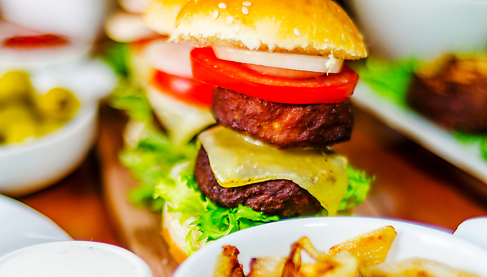 포토 JPG 해외이미지 그릇 패스트푸드 실내 사람없음 아웃포커스 쌓기 햄버거 인스턴트 정크푸드 작음 해외포토 식기 음식 모션 촬영기법 내부 크기 파일형식 이미지허브
