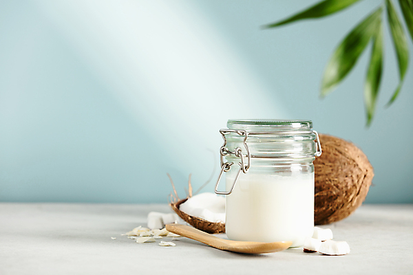 포토 JPG 해외이미지 유리병 실내 사람없음 뷰티 오브젝트 나무숟가락 코코넛오일 해외포토 병_용기 내부 숟가락 오일_음식 파일형식 이미지허브