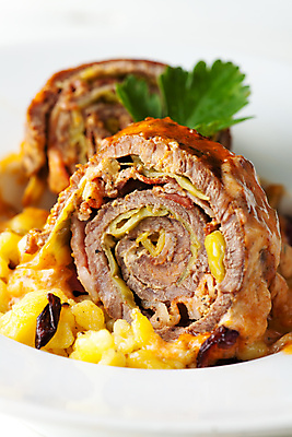 포토 JPG 해외이미지 접시 음식 채소 치즈 파스타 파슬리 육류 요리 사람없음 식사 소고기 튀김 시골 그릴 굽기 국수 롤 베이컨 후추 점심식사 폭식 맛있는 해외포토 식기 식재료 주방용품 유제품 서양음식 돼지고기 면류 구이 향신료 파일형식 이미지허브