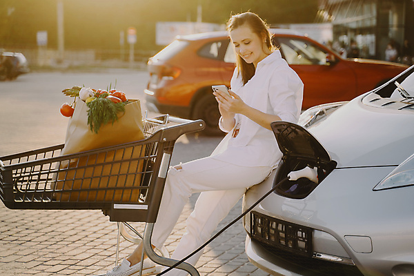포토 JPG 해외이미지 백인 직업 라이프스타일 산업 도로 백그라운드 비즈니스 교통시설 자동차 성공 미래 거리 한명 태양 문 환경 힘 카트 운전 비즈니스우먼 오픈 자신감 운전사 역 주차 속도 에코 생태계 전자 충전 슈퍼마켓 베터리 생태학 자동 충전기 해외포토 자연요소 서양인 1 여자 교육 감정 길 육상교통 교통 컨셉 모션 사람 생활 상점 기계 직장인 시설 파일형식 이미지허브