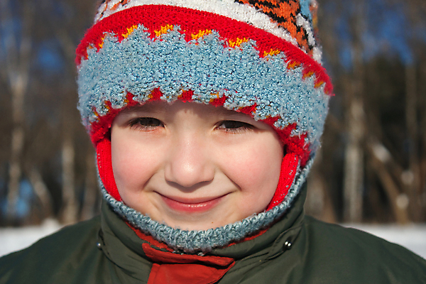 포토 JPG 해외이미지 백인 모자 옷 남자 행복 아들 얼굴 어린이 겨울 장난 사랑 한명 미소 사람 소년 야외 햇빛 뷰티 재킷 기쁨 추위 자녀 캡모자 해외포토 서양인 모자_잡화 1 잡화 계절 감정 가족 표정 신체부위 태양 외투 파일형식 이미지허브