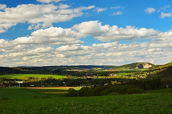 포토 JPG 해외이미지 나무 식물 구름 계절 유럽 여행 백그라운드 밭 농업 자연 하늘 안테나 풍경 초원 사람없음 야외 빨간색 초록색 여름 파란색 햇빛 태양 뷰티 농장 환경 일몰 놀람 봄 시골 숲 땅 언덕 장면 체코 남쪽 내추럴 공화국 보헤미아 모라비아 해외포토 자연요소 감정 나라 산업 컬러 통신 표정 노을 방향 생태계 파일형식 이미지허브