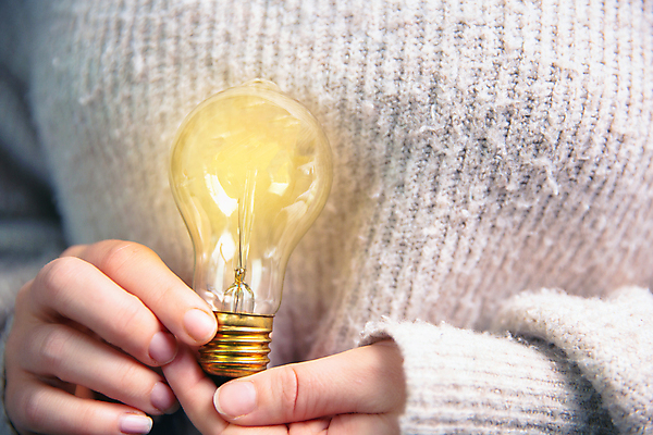 포토 JPG 해외이미지 모양 손 디자인 백그라운드 컨셉 생각 비즈니스 전구 상상 유리 성공 아이디어 창조 사람없음 빛 노란색 힘 에너지 램프 잡기 최고 비즈니스맨 선택 스마트 심볼 뇌 비전 문제 해결 빛망울 발견 혁명 광 발명 지능 해외포토 남자 컬러 모션 재질 조명 신체부위 직장인 파일형식 이미지허브