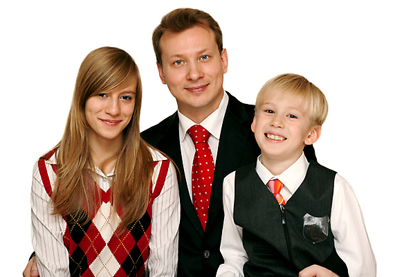 포토 JPG 해외이미지 백인 남자 딸 행복 아들 어린이 컨셉 가정 가족 함께함 미소 사람 소년 세명 기쁨 흰색 그룹 아빠 자매 고립 해외포토 서양인 여자 감정 컬러 관계 표정 파일형식 이미지허브