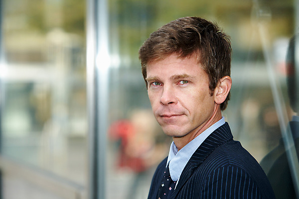 포토 JPG 해외이미지 주간 외관 응시 비즈니스 거리 한명 서기 사람 정장 성인 야외 30대 도시 비즈니스맨 자신감 기다림 검은머리 명상 고민 설정 노려봄 배려 카피스페이스 해외포토 자연요소 1 헤어스타일 시선 옷 남자 감정 모션 표정 장년 공백 직장인 파일형식 이미지허브