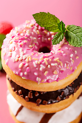 포토 JPG 해외이미지 디저트 근접촬영 사람없음 쌓기 도넛 달콤 민트 분홍색배경 해외포토 음식 뷰포인트 분홍색 백그라운드 모션 맛 허브 파일형식 이미지허브
