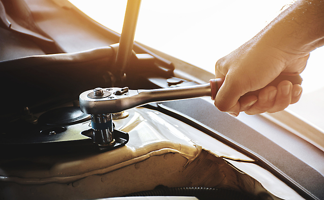 포토 JPG 해외이미지 직업 손 산업 교통시설 자동차 노동자 사람 사람없음 햇빛 상점 금속 기계 장비 견과류 기구 공구 스패너 잡기 업무 작업실 기술자 수리 제조 서비스 볼트 고정 문제 정비공 유지 차고 해외포토 육상교통 교통 모션 재질 신체부위 태양 도구 작업 시설 파일형식 이미지허브