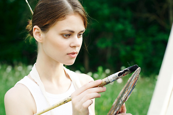 포토 JPG 해외이미지 주간 백인 라이프스타일 여자 자연 갈색머리 미술 한명 들기 상반신 성인 취미 야외 옆모습 잡기 붓 그리기 팔레트 숲 이젤 예술가 캔버스 화가 성인여자한명만 해외포토 자연요소 서양인 직업 1 헤어스타일 뷰포인트 모션 문화예술 사람 생활 미술도구 생태계 여자한명만 성인여자만 파일형식 이미지허브