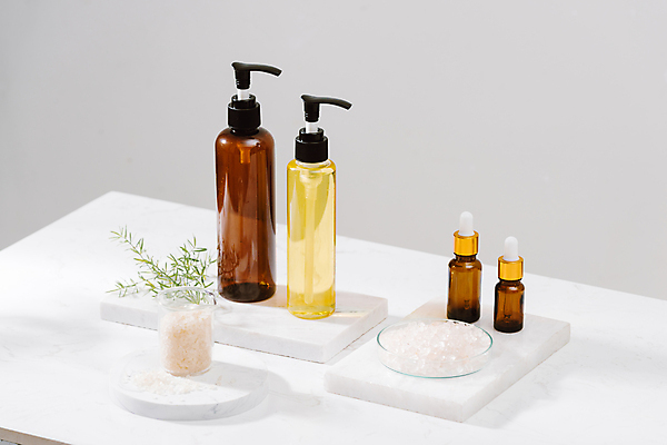 포토 JPG 해외이미지 실내 사람없음 뷰티 스파 피부관리 흰배경 스파용품 샴푸 단상 공병 샤워용품 샴푸용기 앰플 브랜딩 입욕소금 해외포토 생활용품 백그라운드 내부 위생용품 흰색 미용용품 용기_그릇 오브젝트 소금 병_담는 파일형식 이미지허브