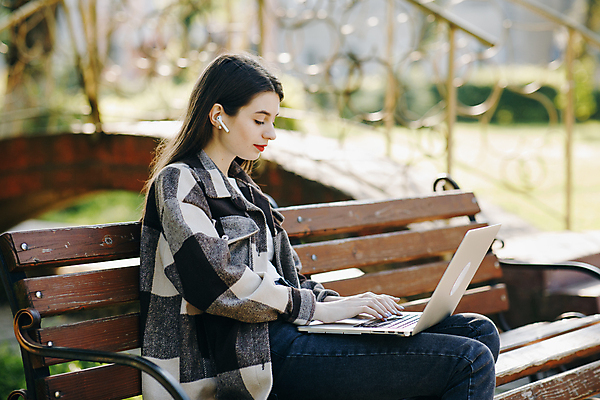 포토 JPG 해외이미지 학생 교육 인터넷 통신 교실 학교 회의 수업 주택 고등학교 설명 한명 사람 노트북 스터디 컴퓨터 스크린 쪽지 교사 교수 관찰 기록 수학 가르침 연결 강의 스마트 대학교 부름 온라인 온라인강의 이러닝 성인여자만 웨비나 해외포토 직업 1 컨셉 비즈니스 교과목 모션 건물 전자제품 학습 세미나 여자만 성인만 파일형식 언택트 이미지허브