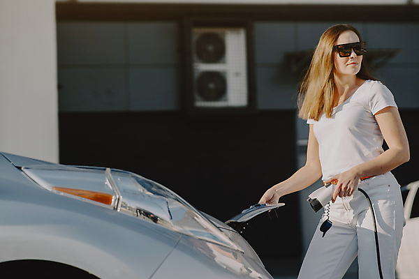 포토 JPG 해외이미지 백인 직업 라이프스타일 산업 도로 백그라운드 비즈니스 교통시설 자동차 성공 미래 거리 한명 선글라스 태양 문 환경 힘 운전 도시 업무 비즈니스우먼 오픈 자신감 운전사 역 주차 속도 에코 생태계 전자 충전 베터리 생태학 자동 충전기 스타일 해외포토 자연요소 서양인 1 여자 교육 감정 안경 길 육상교통 교통 컨셉 모션 사람 생활 기계 작업 직장인 시설 파일형식 이미지허브