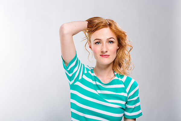 포토 JPG 해외이미지 백인 학생 드레스 여자 얼굴 바다 포즈 백그라운드 휴가 휴식 한명 사람 20대 성인 빨간색 초록색 파란색 빛 뷰티 머리 유행 여행객 줄무늬 흰색 도시 고급 주근깨 스타일 해외포토 서양인 1 옷 컬러 컨셉 무늬 청년 신체부위 점 파일형식 이미지허브