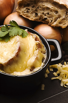 포토 JPG 해외이미지 접시 음식 빵 채소 양파 치즈 따뜻함 건강 요리 사람없음 목재 세로 노란색 숟가락 저녁식사 어둠 프랑스 뜨거움 그룹 사발 맛 수프 유기농 성분 패드 프랑스어 점심식사 정물화 크루통 핸드메이드 해외포토 나무 문자 식기 웰빙 유럽 컬러 컨셉 재료 유제품 수저 식사 사기그릇 그림 파일형식 이미지허브