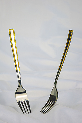 포토 JPG 해외이미지 전통 식기 디자인 응시 길 백그라운드 포크 2 주방용품 새로움 사람없음 세로 세트 금속 식사 침묵 흰색 시골 직물 화려 황금 은색 천 수집 오브젝트 복고 날카로움 서빙 해외포토 시선 컬러 생활용품 컨셉 재질 소리 파일형식 이미지허브