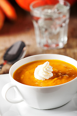 포토 JPG 해외이미지 계절 백그라운드 채소 오렌지 유리 호박 양파 따뜻함 건강 손잡이 사람없음 목재 장식 컵 물 노란색 숟가락 식사 당근 할로윈 가을 흰색 신선 액체 사발 맛 수프 냄비 크림 스쿼시 구리 해외포토 자연요소 나무 식기 스포츠 컬러 컨셉 과일 재료 재질 뿌리채소 수저 구기 사기그릇 원소 솥 파일형식 이미지허브