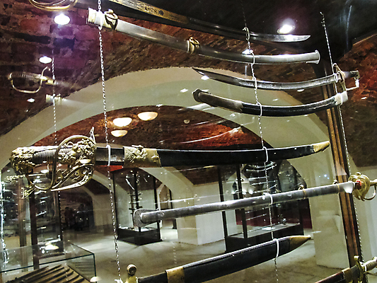 포토 JPG 해외이미지 전통 유럽 산업 무기 백그라운드 손잡이 미술 사람없음 금속 장비 골동품 칼날 중세기사 중세 역사 칼 검 가장자리 극장 전시회 군용 싸움 전쟁 날카로움 펜싱 단검 복원 옛날 철강 해외포토 나라 스포츠 모션 재질 문화예술 군대 전시 둘레 파일형식 이미지허브