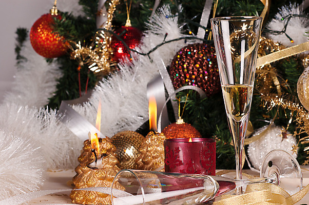 포토 JPG 해외이미지 나무 계절 리본 크리스마스 겨울 공 유리 휴가 불꽃 새로움 기념 사람없음 장식 빛 컬러풀 파티 축제 기쁨 장식볼 나뭇가지 축하 소나무 화려 황금 12월 연도 블러 해외포토 식물 기념일 감정 컬러 컨셉 재질 불 이벤트 날짜 파일형식 이미지허브